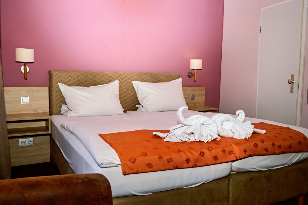 Doppelzimmer mit Balkon und Rheinblick